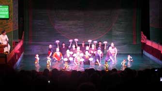 Hano&iuml; : marionnettes