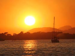 Sunset sur la plage de la Baume